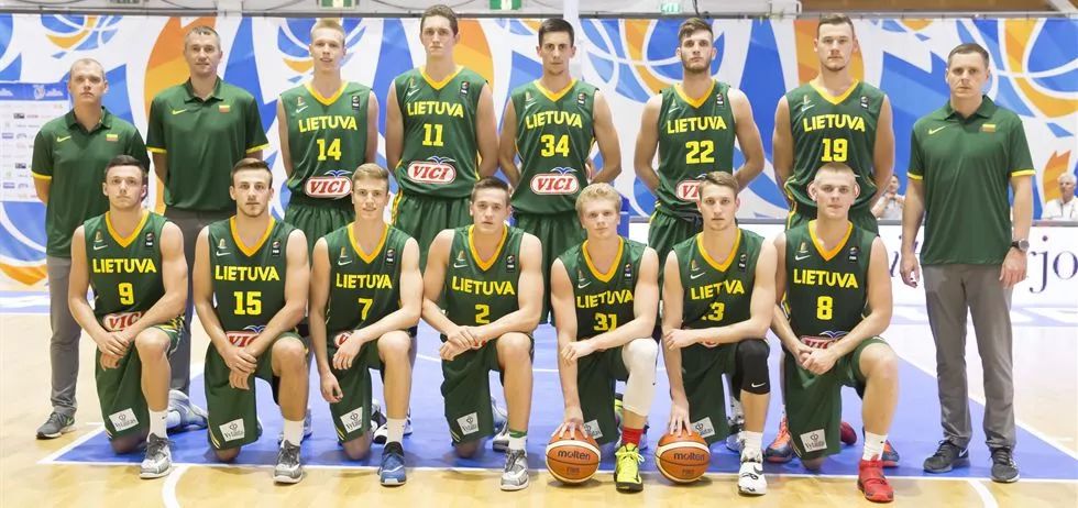 球队抓住每一个反击机会（球队不放过任何反击良机）