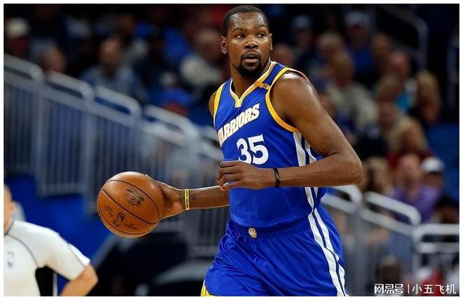 全市场：尤文与那不勒斯对格雷茨卡有意，正关注其续约情况（全市场：尤文和那不勒斯有意格雷茨卡，正密切关注其续约进展）