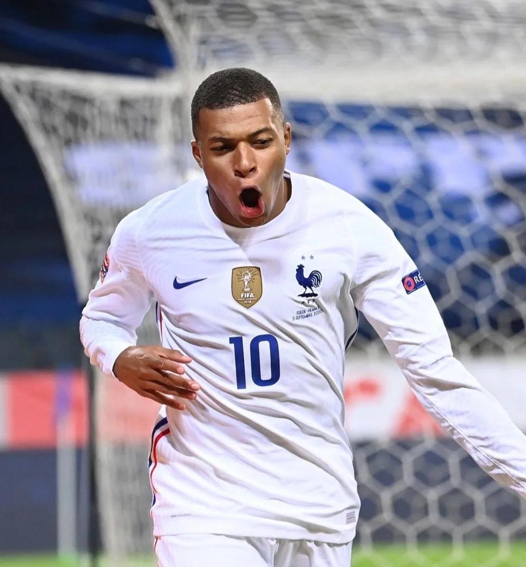 2025中甲最佳阵容：姆本扎、穆谢奎入选，向余望在列（2025中甲最佳阵容公布：姆本扎、穆谢奎上榜，向余望亦在名单中）