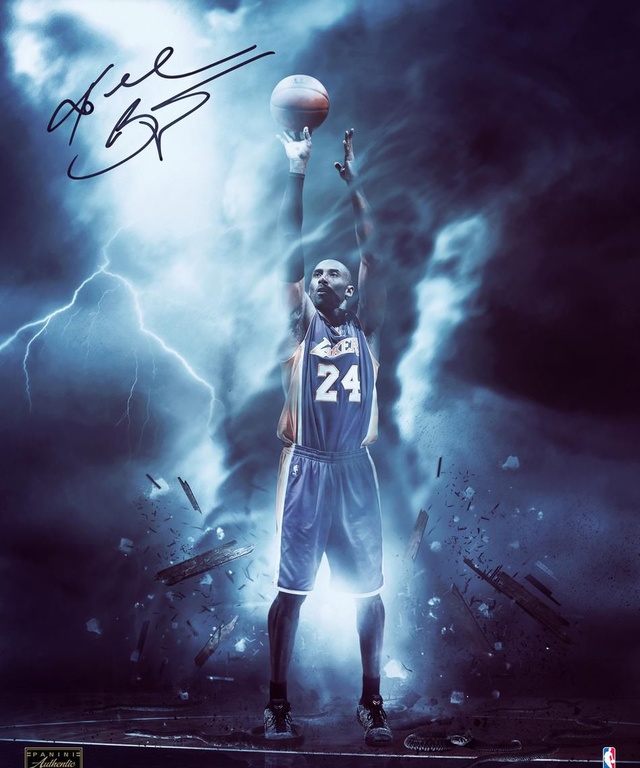 连丢2局！梁靖崑直摇头，孙颖莎耐心给他复盘，王艺迪一旁看热闹（连丢两局，梁靖崑连连摇头；孙颖莎耐心复盘相助，王艺迪在旁观望）