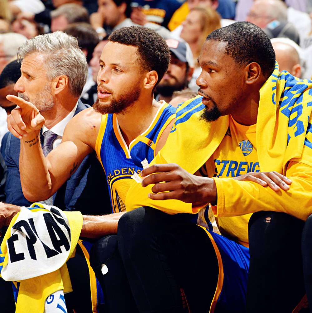 火箭险胜快船 申京复出贡献全面（火箭惊险力克快船 申京复出全能发挥）