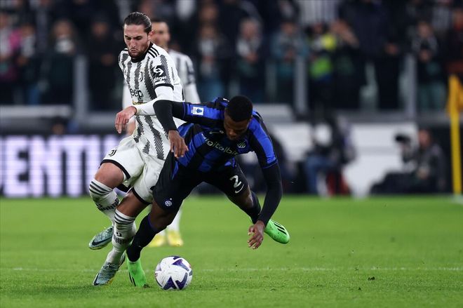 阿森纳以2-0击败布伦特福德，扩大领先优势，巩固争冠地位。（阿森纳2-0力擒布伦特福德，拉大分差稳固争冠优势）