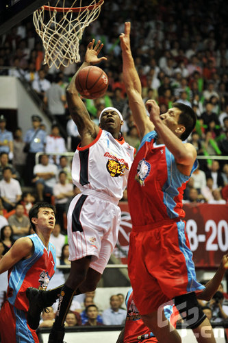 普通市民梅先生，一对情侣拍摄约会视频意外将梅西也录入其中（情侣约会视频误拍到梅西，普通市民梅先生也入镜）