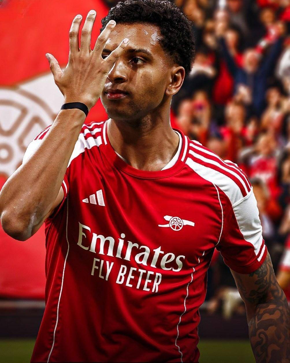 电讯报：萨拉赫吸引多家沙特俱乐部关注，预计下个月正式报价（电讯报：多家沙特球队有意萨拉赫，预计下月递交正式报价）